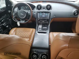 2017 Jaguar XJ with VIN SAJWJ2GD9H8W04365, listed as a Copart auction lot 38997744 with 73,569 mi miles. Bid and sale history available at carsss.com. Image 8.