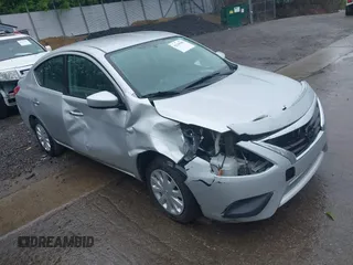 2019 Nissan Versa SV z VIN 3N1CN7AP2KL868707, wystawiony jako IAAI lot #42344980 z przebiegiem 137 125 mil mil oraz . Historia ofert i sprzedaży dostępna na DreamBid. Obrazek 1.