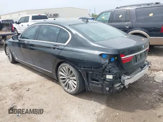 2017 BMW 7 Series 750i z VIN WBA7F0C31HGM22135, wystawiony jako IAAI lot #41919264 z przebiegiem 63 226 mil mil oraz . Historia ofert i sprzedaży dostępna na DreamBid. Obrazek 3.