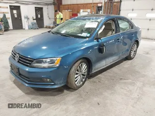 2015 Volkswagen Jetta SE z VIN 3VWD07AJ2FM315225, wystawiony jako IAAI lot #41929278 z przebiegiem 127 240 mil mil oraz . Historia ofert i sprzedaży dostępna na DreamBid. Obrazek 2.