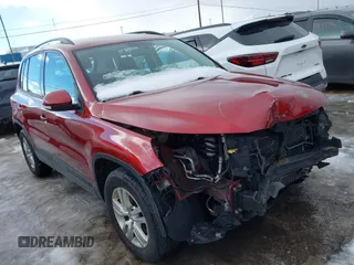 2015 Volkswagen Tiguan SE z VIN WVGBV7AX3FW059477, wystawiony jako IAAI lot #41486849 z przebiegiem 96 065 mil mil oraz . Historia ofert i sprzedaży dostępna na DreamBid. Obrazek 1.