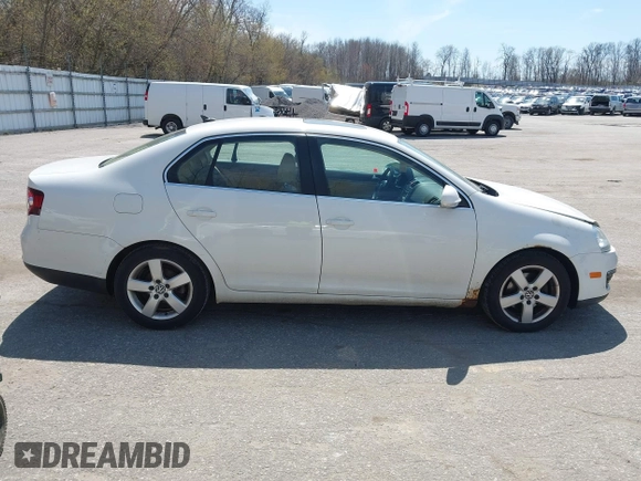 2009 Volkswagen Jetta SE z VIN 3VWRM71K99M057390, wystawiony jako IAAI lot #42094648 z przebiegiem 168 533 mil mil oraz . Historia ofert i sprzedaży dostępna na DreamBid. Obrazek 14.