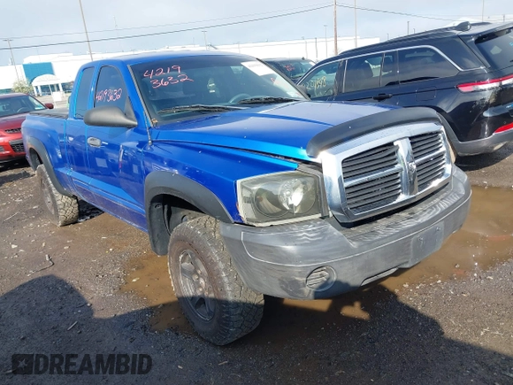 2007 Dodge Dakota ST with VIN 1D7HE22K67S253682, listed as a IAAI auction lot 42193632 with 147,697 mi miles and . Bid and sale history available at carsss.com. Image 1.