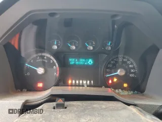 2011 Ford F-250 XL z VIN 1FT7X2A69BEB26338, wystawiony jako Copart lot #72724884 z przebiegiem 351 393 mil mil oraz Szkoda całkowita • Salvage title. Historia ofert i sprzedaży dostępna na DreamBid. Obrazek 9.