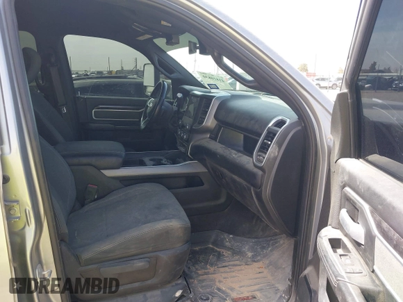 2022 Ram 2500 Big Horn z VIN 3C6UR5DL1NG178793, wystawiony jako IAAI lot #41810830 z przebiegiem 76 551 mil mil oraz . Historia ofert i sprzedaży dostępna na DreamBid. Obrazek 5.