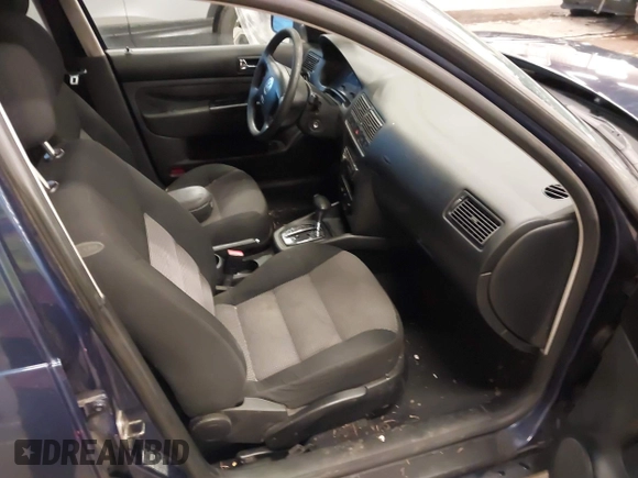 2006 Volkswagen Golf GLS z VIN 9BWGR61J364000919, wystawiony jako IAAI lot #41180220 z przebiegiem 161 767 mil mil oraz . Historia ofert i sprzedaży dostępna na DreamBid. Obrazek 5.