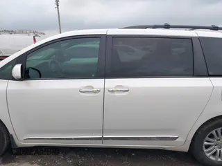 2017 Toyota Sienna XLE Auto Access Seat with VIN 5TDYZ3DC5HS881818, listed as a IAAI auction lot 42122771 with 101,982 mi miles and . Bid and sale history available at DreamBid. Image 14.