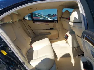 2013 Lexus LS 460 L z VIN JTHGL5EF4D5047720, wystawiony jako IAAI lot #41854275 z przebiegiem 144 564 mil mil oraz . Historia ofert i sprzedaży dostępna na DreamBid. Obrazek 8.
