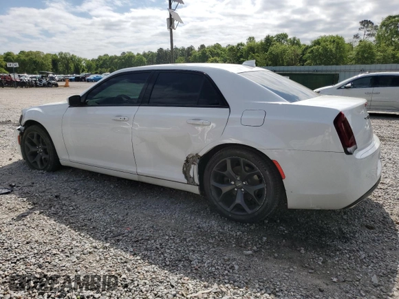2021 Chrysler 300 S z VIN 2C3CCABG5MH541488, wystawiony jako Copart lot #49311155 z przebiegiem 80 806 mil mil oraz Szkoda całkowita • Salvage title. Historia ofert i sprzedaży dostępna na DreamBid. Obrazek 2.