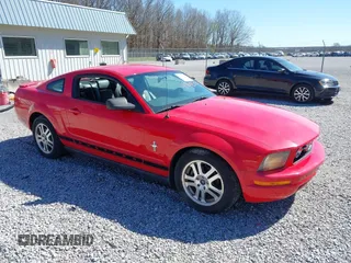 2007 Ford Mustang Deluxe z VIN 1ZVFT80N875323881, wystawiony jako IAAI lot #41748503 z przebiegiem 174 633 mil mil oraz . Historia ofert i sprzedaży dostępna na DreamBid. Obrazek 1.