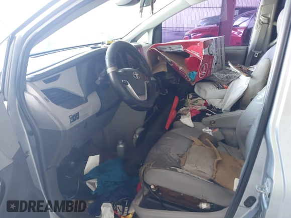 2018 Toyota Sienna XLE Auto Access Seat with VIN 5TDYZ3DC4JS904639, listed as a IAAI auction lot 41905251 with 179,989 mi miles. Bid and sale history available at carsss.com. Image 5.