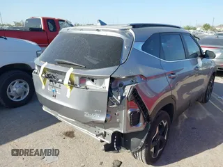 2024 Kia Seltos EX z VIN KNDERCAA3R7603839, wystawiony jako IAAI lot #41830414 z przebiegiem 19 414 mil mil oraz . Historia ofert i sprzedaży dostępna na DreamBid. Obrazek 17.