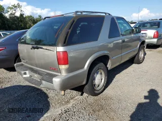 2000 GMC Jimmy SLS Base with VIN 1GKCS18W0YK167906, listed as a Copart auction lot 73840484 with 141,230 mi miles and Salvage Title. Bid and sale history available at carsss.com. Image 3.