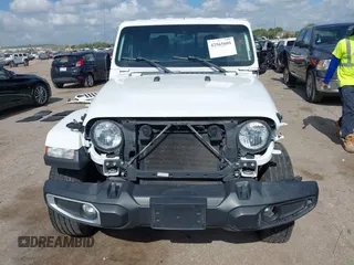 2020 Jeep Gladiator Overland z VIN 1C6HJTFGXLL180622, wystawiony jako IAAI lot #42565601 z przebiegiem 63 738 mil mil oraz . Historia ofert i sprzedaży dostępna na DreamBid. Obrazek 13.