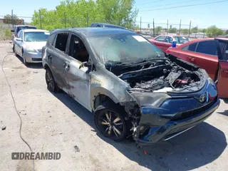 2018 Toyota RAV4 XLE z VIN JTMWFREV6JJ188567, wystawiony jako IAAI lot #39274916 z przebiegiem Nie podano mil oraz . Historia ofert i sprzedaży dostępna na DreamBid. Obrazek 1.
