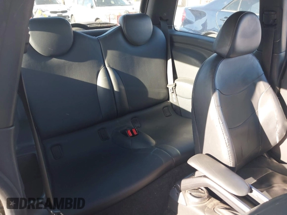 2006 MINI Hardtop with VIN WMWRC33586TJ75043, listed as a IAAI auction lot 41948235 with 138,402 mi miles and . Bid and sale history available at DreamBid. Image 8.