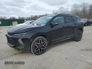 2023 Chevrolet Blazer RS z VIN 3GNKBKRSXPS208402, wystawiony jako Copart lot #45949245 z przebiegiem 15 301 mil mil oraz Szkoda całkowita • Salvage title. Historia ofert i sprzedaży dostępna na DreamBid. Obrazek 1.