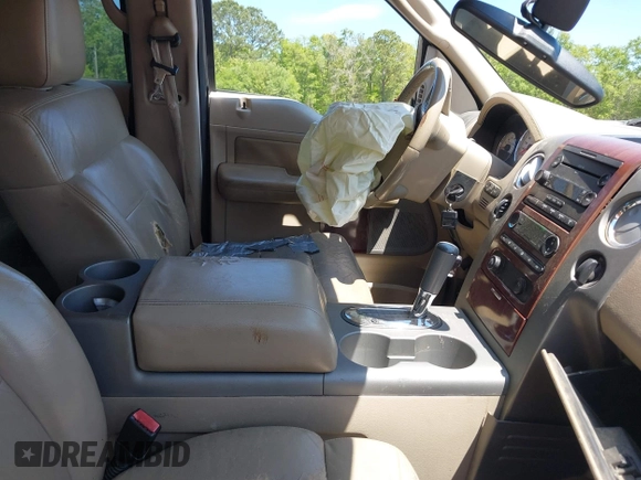 2006 Ford F-150 XLT with VIN 1FTPW14526FA61803, listed as a IAAI auction lot 42062722 with 225,670 mi miles and . Bid and sale history available at carsss.com. Image 5.