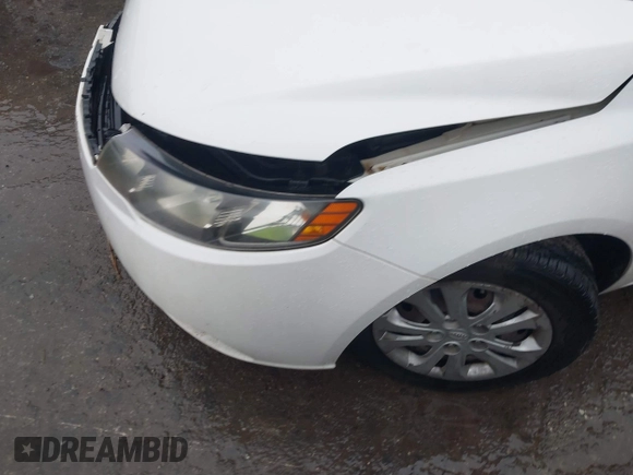 2011 Kia Forte LX with VIN KNAFT4A20B5350871, listed as a IAAI auction lot 41381614 with 170,598 mi miles. Bid and sale history available at carsss.com. Image 6.