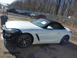 2020 BMW Z4 sDrive30i z VIN WBAHF3C09LWW54993, wystawiony jako IAAI lot #41757841 z przebiegiem Nie podano mil oraz . Historia ofert i sprzedaży dostępna na DreamBid. Obrazek 14.