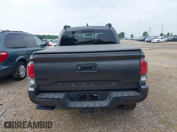 2021 Toyota Tacoma SR с VIN 5TFCZ5AN8MX266972, выставлен на аукционе IAAI как лот 42511666 с пробегом 56 378 миль миль и . История ставок и продаж доступна на DreamBid. Изображение 17.