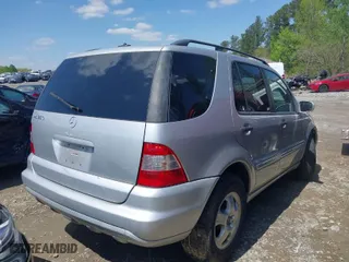 2004 Mercedes-Benz M-Class 3.5L with VIN 4JGAB57E34A499577, listed as a IAAI auction lot 41997422 with 117,623 mi miles. Bid and sale history available at carsss.com. Image 4.
