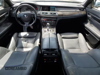 2015 BMW 7 Series 740i z VIN WBAYA6C59FD826788, wystawiony jako Copart lot #55747215 z przebiegiem 134 960 mil mil oraz Szkoda całkowita • Salvage title. Historia ofert i sprzedaży dostępna na DreamBid. Obrazek 8.
