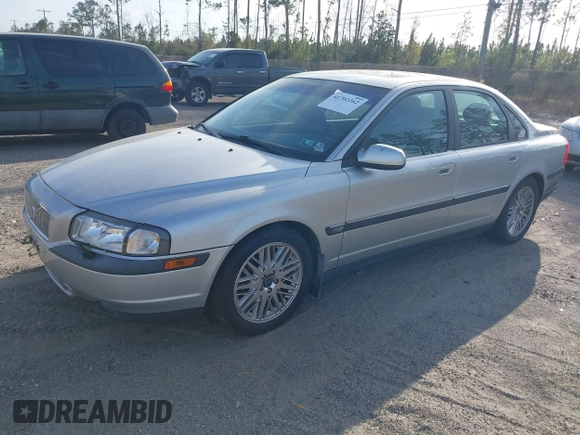 2000 Volvo S80 with VIN YV1TS90D4Y1126795, listed as a IAAI auction lot 41702262 with 116,955 mi miles. Bid and sale history available at carsss.com. Image 2.