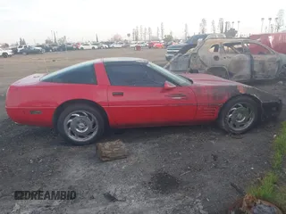 1991 Chevrolet Corvette z VIN 1G1YY2385M5117941, wystawiony jako IAAI lot #41408362 z przebiegiem Nie podano mil oraz . Historia ofert i sprzedaży dostępna na DreamBid. Obrazek 13.