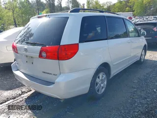 2008 Toyota Sienna XLE with VIN 5TDZK22C58S214124, listed as a IAAI auction lot 41984199 with 272,693 mi miles. Bid and sale history available at carsss.com. Image 4.