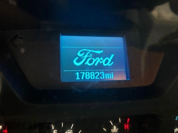 2019 Ford Transit z VIN 1FTYR1YM8KKB87839, wystawiony jako IAAI lot #42511206 z przebiegiem 178 823 mil mil oraz . Historia ofert i sprzedaży dostępna na DreamBid. Obrazek 26.