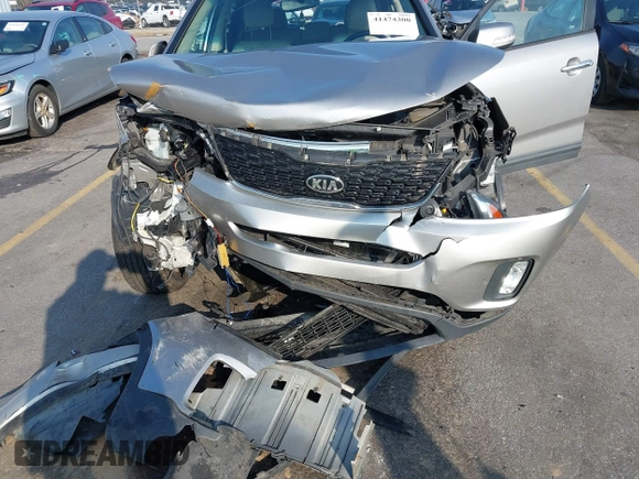2015 Kia Sorento EX with VIN 5XYKU4A73FG627715, listed as a IAAI auction lot 41474300 with 51,940 mi miles. Bid and sale history available at carsss.com. Image 6.