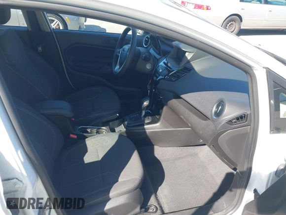 2019 Ford Fiesta SE z VIN 3FADP4BJ6KM143891, wystawiony jako IAAI lot #42244796 z przebiegiem 62 143 mil mil oraz . Historia ofert i sprzedaży dostępna na DreamBid. Obrazek 5.