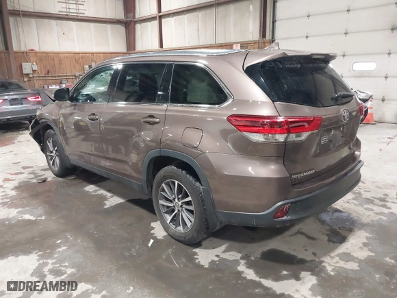 2019 Toyota Highlander SE with VIN 5TDJZRFH5KS973127, listed as a IAAI auction lot 41566877 with 63,557 mi miles. Bid and sale history available at carsss.com. Image 3.