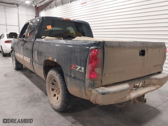 2005 Chevrolet Silverado 1500 Z71 with VIN 1GCEK19B75Z113621, listed as a IAAI auction lot 41972244 with 309,060 mi miles. Bid and sale history available at carsss.com. Image 3.