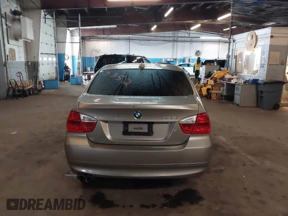 2008 BMW 3 Series 328i z VIN WBAVA37598NL44749, wystawiony jako IAAI lot #42135352 z przebiegiem 132 821 mil mil oraz . Historia ofert i sprzedaży dostępna na DreamBid. Obrazek 16.