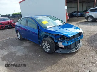 2018 Ford Focus SE z VIN 1FADP3F2XJL293337, wystawiony jako IAAI lot #42121294 z przebiegiem 71 241 mil mil oraz . Historia ofert i sprzedaży dostępna na DreamBid. Obrazek 1.