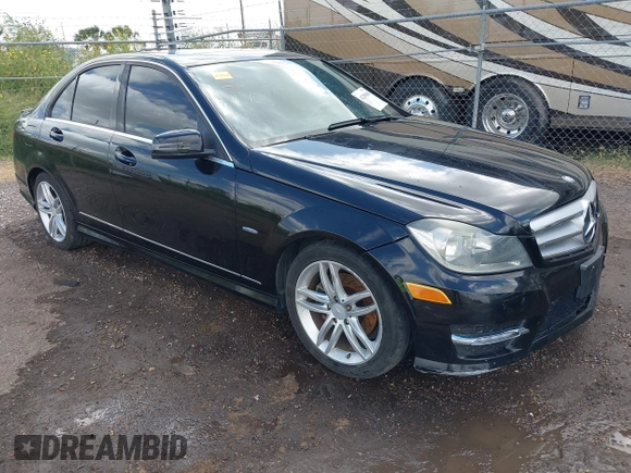 2012 Mercedes-Benz C 250 Sport z VIN WDDGF4HB6CR214135, wystawiony jako IAAI lot #42295684 z przebiegiem 147 768 mil mil oraz . Historia ofert i sprzedaży dostępna na DreamBid. Obrazek 1.