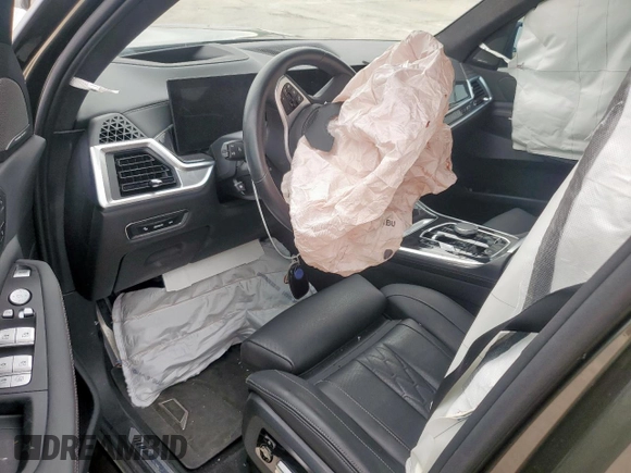 2024 BMW X7 xDrive40i z VIN 5UX23EM03R9U96572, wystawiony jako Copart lot #54822015 z przebiegiem Nie podano mil oraz Szkody całkowita. Historia ofert i sprzedaży dostępna na DreamBid. Obrazek 8.