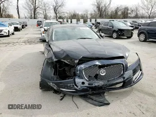 2013 Jaguar XJ z VIN SAJWJ1CD5D8V53294, wystawiony jako Copart lot #49711445 z przebiegiem 100 675 mil mil oraz Szkoda całkowita • Salvage title. Historia ofert i sprzedaży dostępna na DreamBid. Obrazek 11.