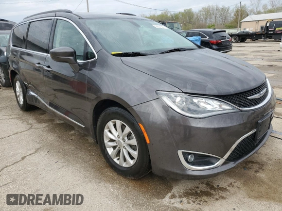 2017 Chrysler Pacifica Touring L with VIN 2C4RC1BG0HR839338, listed as a Copart auction lot 53531095 with 139,580 mi miles and Salvage Title. Bid and sale history available at DreamBid. Image 4.