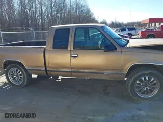 1998 Chevrolet C/K 1500 with VIN 2GCEK19R5W1215247, listed as a IAAI auction lot 41452074 with 401,635 mi miles. Bid and sale history available at carsss.com. Image 13.