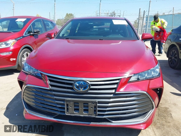 2020 Toyota Avalon Hybrid XLE z VIN 4T1J21FB6LU012708, wystawiony jako IAAI lot #42213957 z przebiegiem 60 295 mil mil oraz . Historia ofert i sprzedaży dostępna na DreamBid. Obrazek 13.