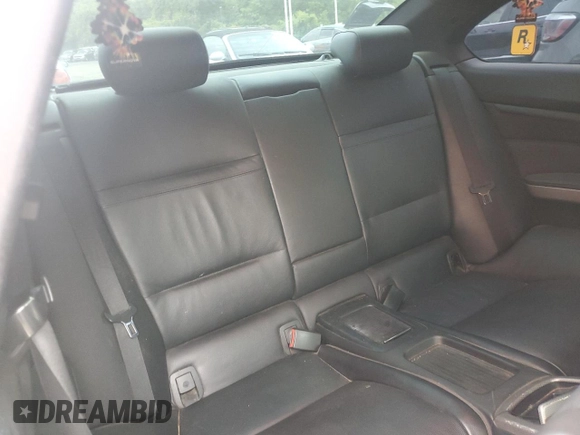 2011 BMW 3 Series 328i z VIN WBAKE3C54BE558827, wystawiony jako Copart lot #58634875 z przebiegiem 126 918 mil mil oraz Czysty tytuł • Clean title. Historia ofert i sprzedaży dostępna na DreamBid. Obrazek 10.