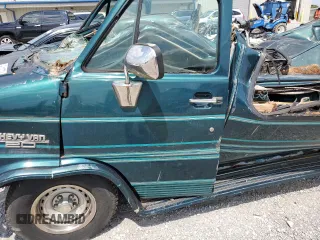 1995 Chevrolet Chevy Van z VIN 1GBEG25K7SF103122, wystawiony jako Copart lot #68112704 z przebiegiem Nie podano mil oraz Szkody całkowita. Historia ofert i sprzedaży dostępna na DreamBid. Obrazek 7.