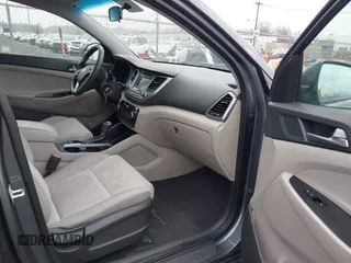 2017 Hyundai Tucson SE z VIN KM8J3CA40HU317405, wystawiony jako IAAI lot #41924104 z przebiegiem 82 199 mil mil oraz . Historia ofert i sprzedaży dostępna na DreamBid. Obrazek 5.
