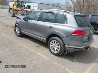 2016 Volkswagen Touareg Sport with VIN WVGEF9BPXGD012206, listed as a IAAI auction lot 42115314 with Not Provided miles and . Bid and sale history available at DreamBid. Image 3.