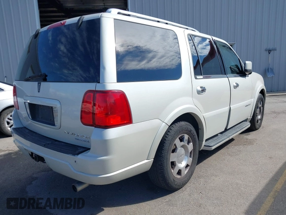 2006 Lincoln Navigator Luxury with VIN 5LMFU28556LJ15137, listed as a IAAI auction lot 41574182 with 1 mi miles. Bid and sale history available at carsss.com. Image 4.