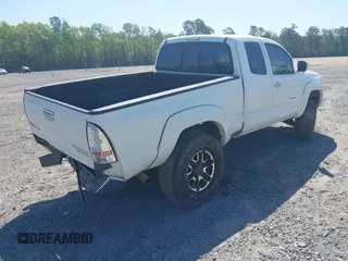 2007 Toyota Tacoma PreRunner with VIN 5TETU62N47Z425485, listed as a IAAI auction lot 42017517 with 209,850 mi miles. Bid and sale history available at carsss.com. Image 4.