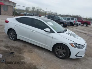 2017 Hyundai Elantra SE z VIN 5NPD84LF8HH162085, wystawiony jako IAAI lot #42153313 z przebiegiem 105 980 mil mil oraz . Historia ofert i sprzedaży dostępna na DreamBid. Obrazek 1.